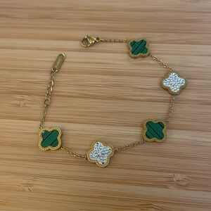 Gold clover bracelet